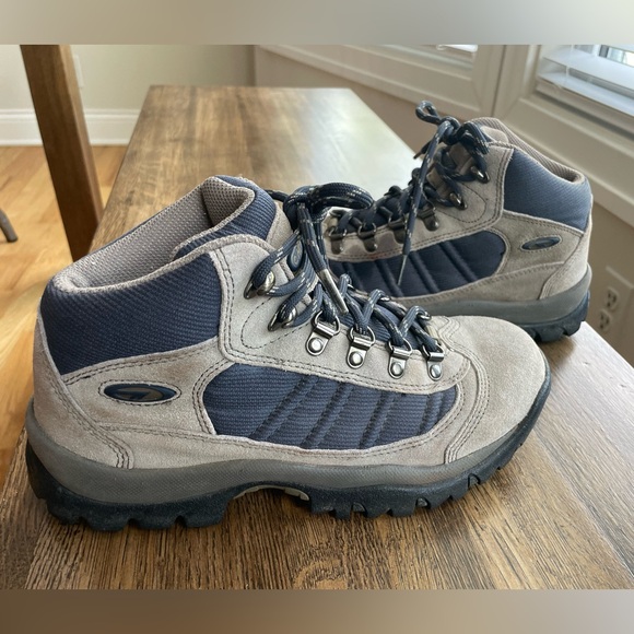 Hi-Tec Hiking Boots - size 9 - Picture 4 of 7